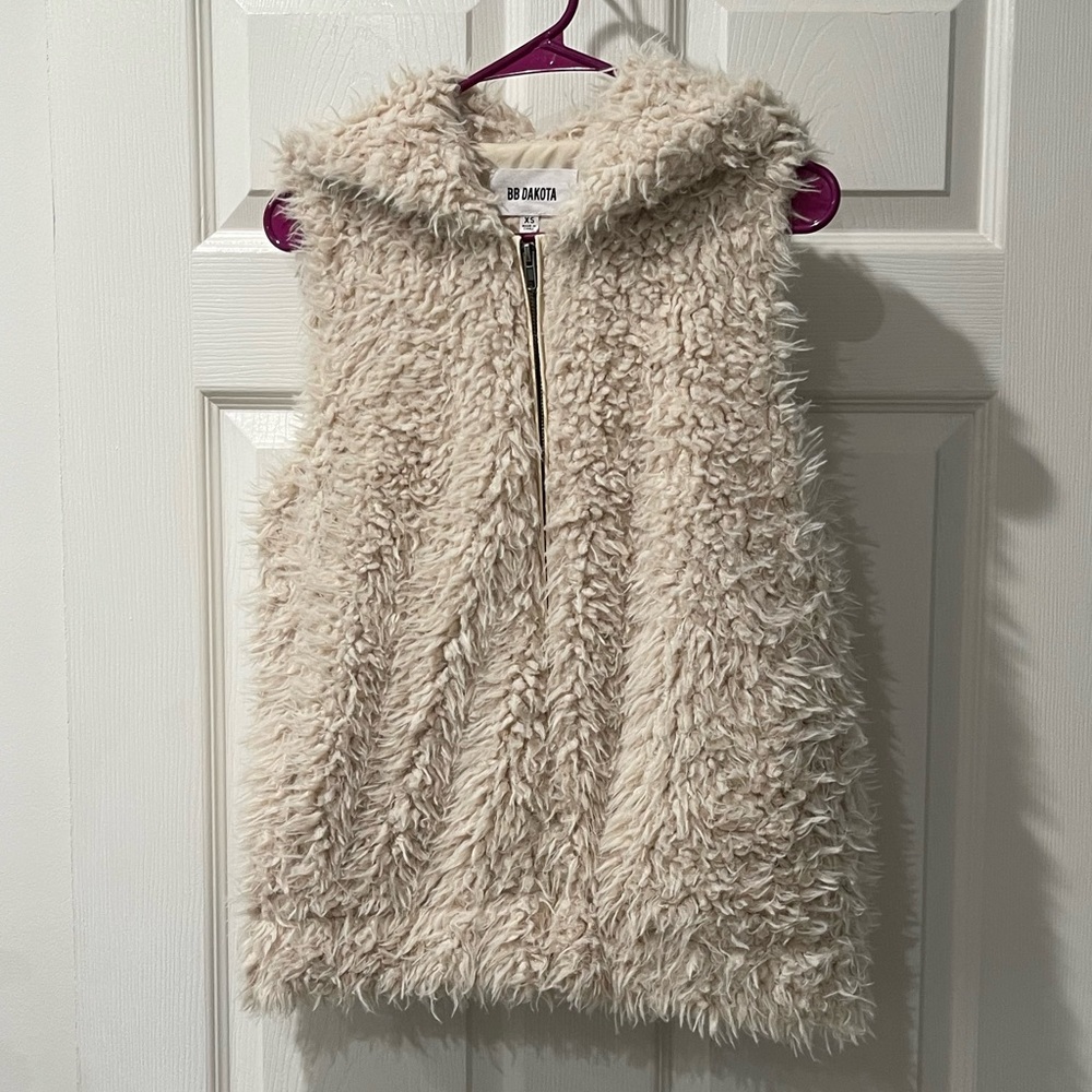 BB Dakota Teddy vest with oversized hood